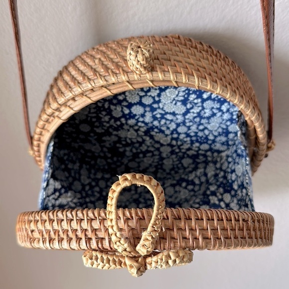Woven Basket Round Shoulder Bag - Picture 4 of 7